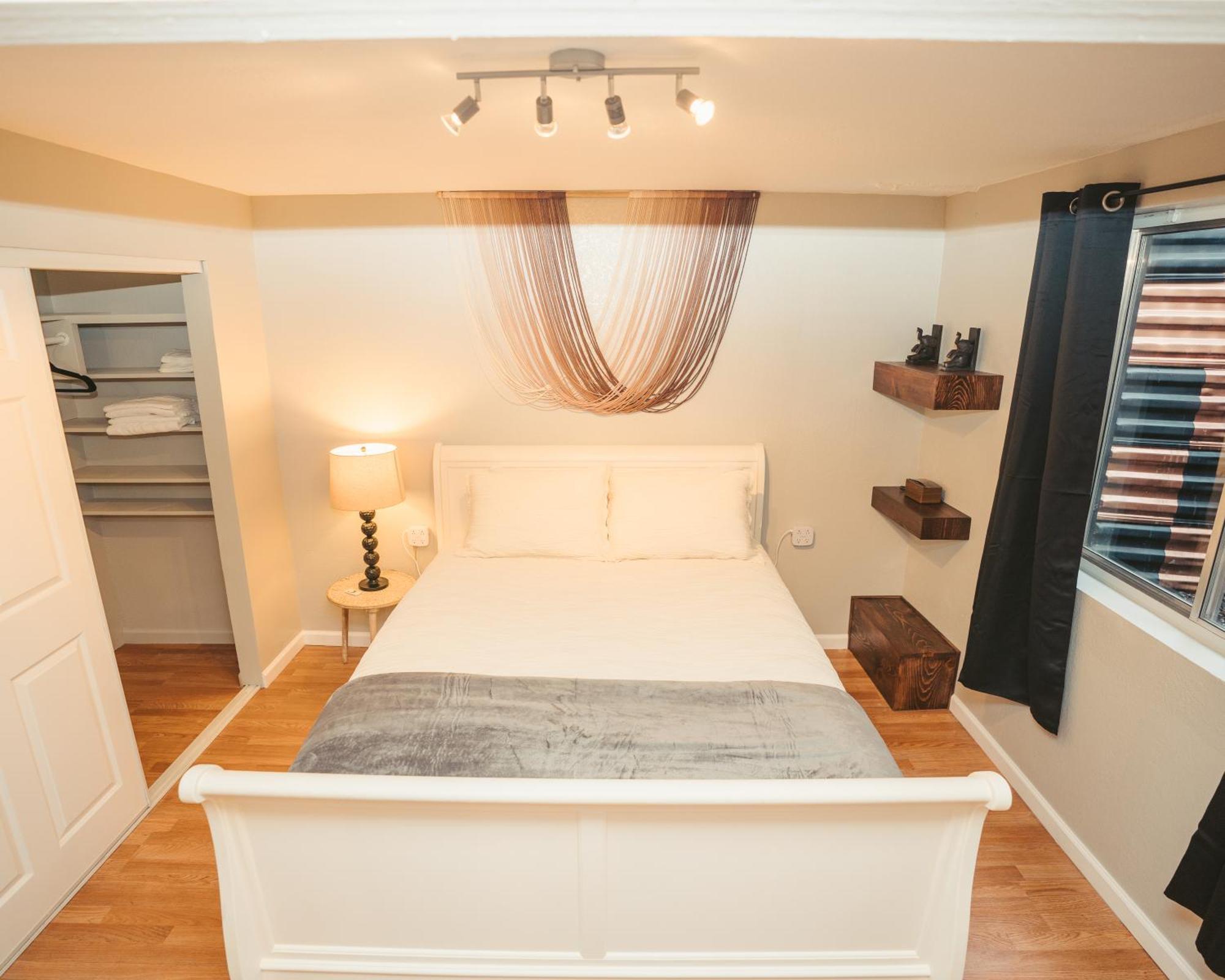 Windsor Retreat Private Basement Suite DEN 外观 照片